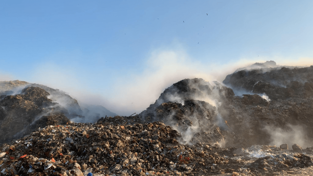 Scraps of Hope: Growing Up at Smokey&nbsp;Mountain